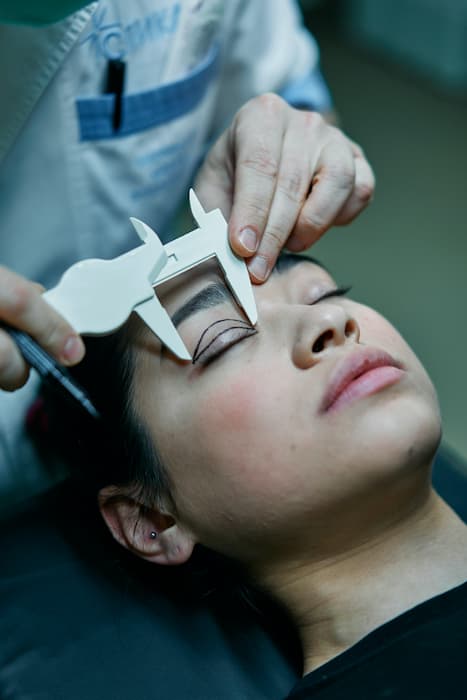 cómo se realiza la blefaroplastia